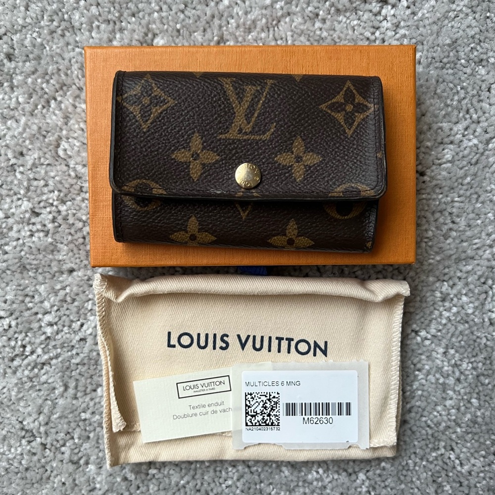 ❌SOLD❌ Louis Vuitton Monogram 6 Key Holder